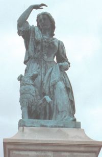 Floar MacDonald Statue