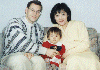 Family on the sofa. 1999/12. (9.jpg 38k)